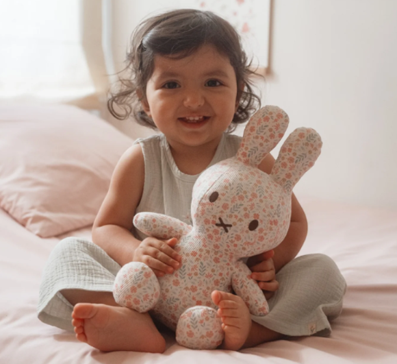 Εικόνα της Υφασμάτινο κουκλάκι Miffy Lucky Blossom all over 30εκ.